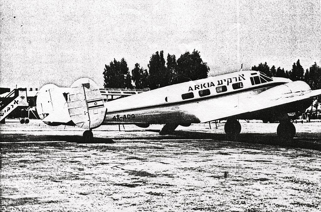 חסר מאפיין alt לתמונה הזו; שם הקובץ הוא 4X-ADQ_Arkia_Beech_18_1958_MGGoldman_Collection.jpg